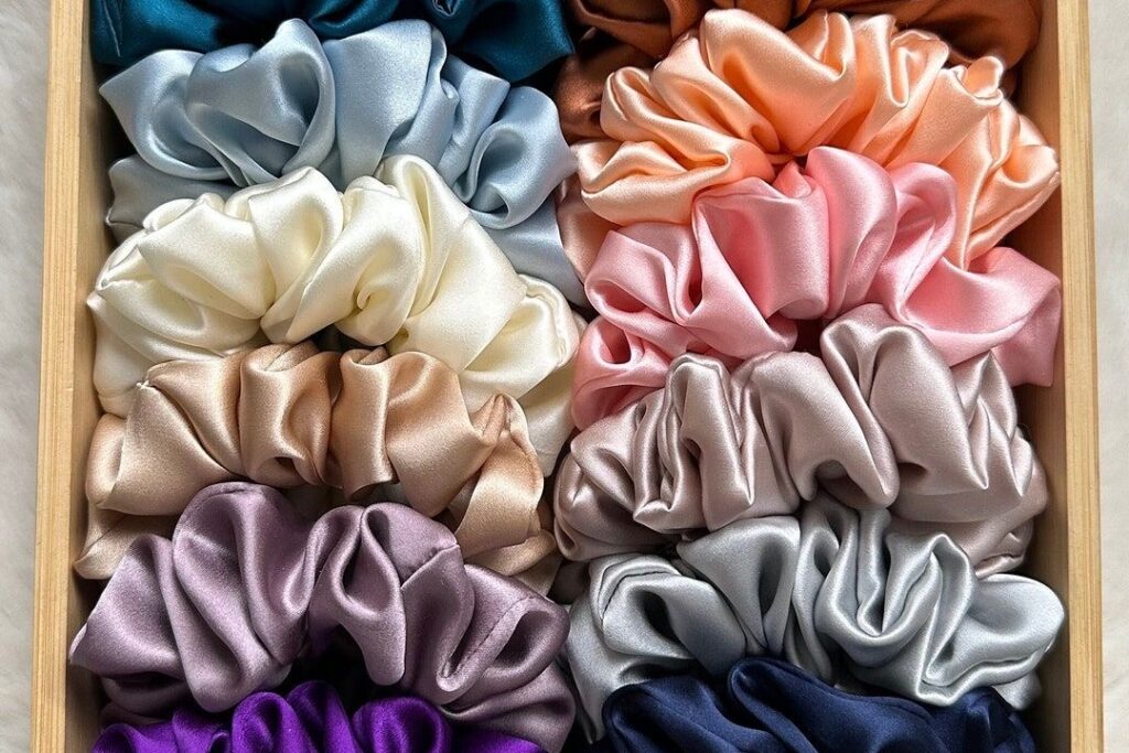 Satin scrunchie set